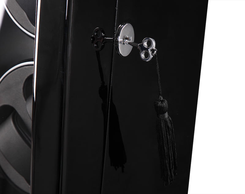 Black high-gloss watch winder close-up showing hardware lock with key and tassel