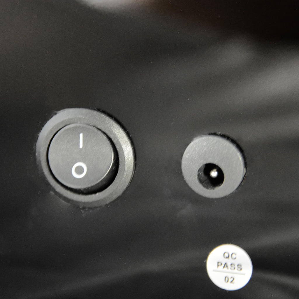 9 watch winder rear power switch and AC/DC adapter input detail